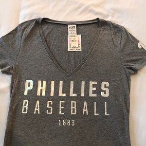 PINK Victoria’s Secret Phillies v-neck T size M